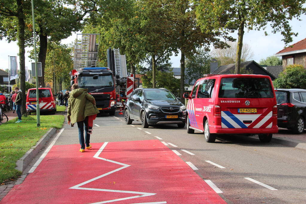 Brand in auto slaat over naar garage