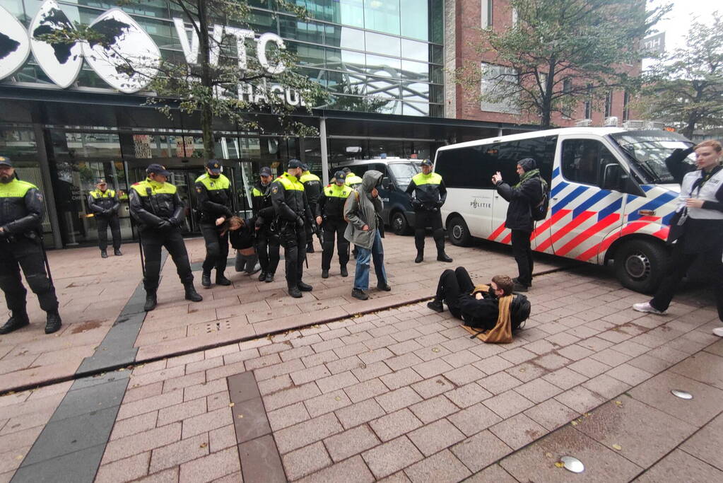 Bezetting in het Haags WTC tijdens landelijk woonprotest