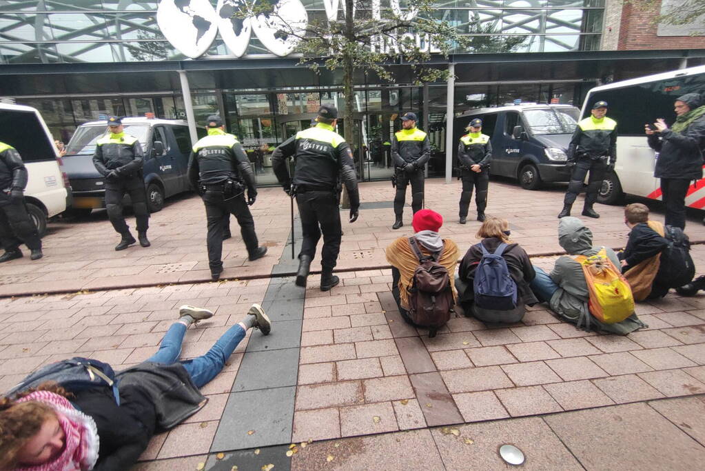 Bezetting in het Haags WTC tijdens landelijk woonprotest