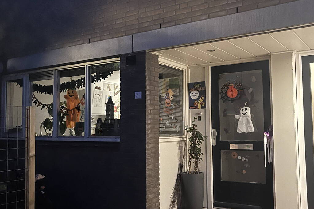 Veel mensen de straat op voor enge Halloweentocht