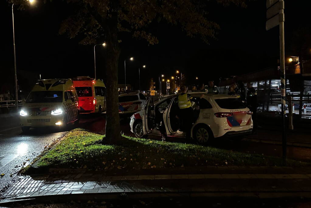 Incident achter in politieauto