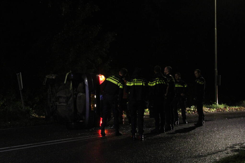 Auto op zijkant door ongeval