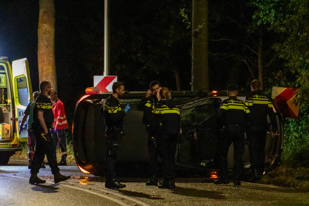 Auto op zijkant door ongeval