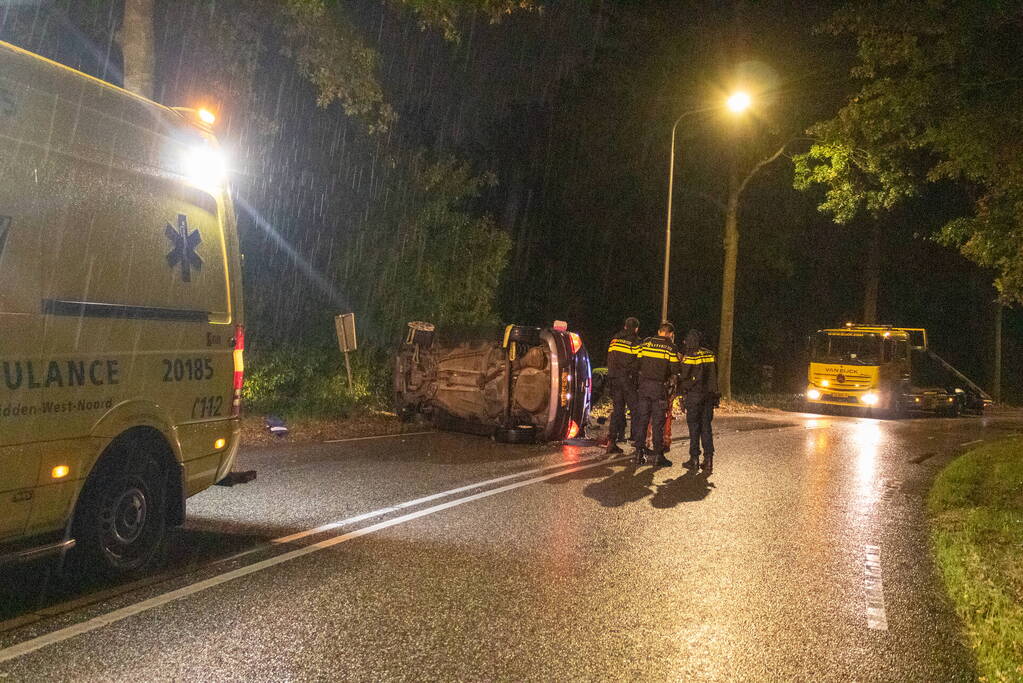 Auto op zijkant door ongeval