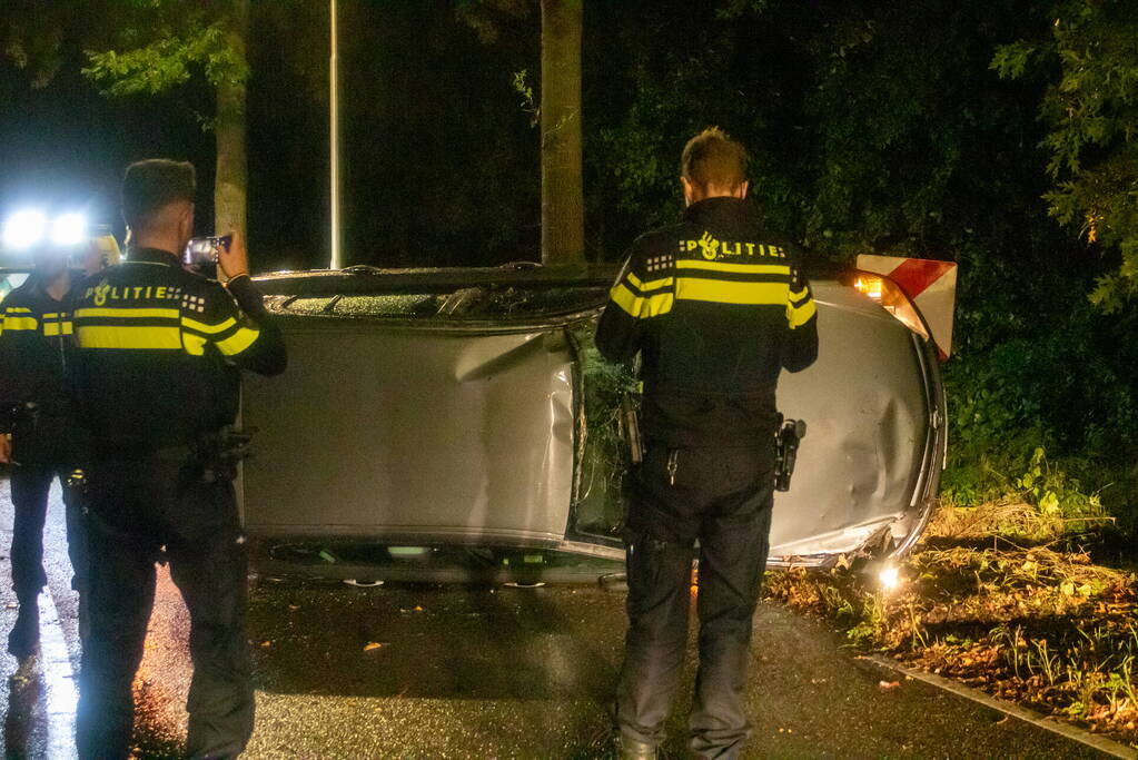 Auto op zijkant door ongeval