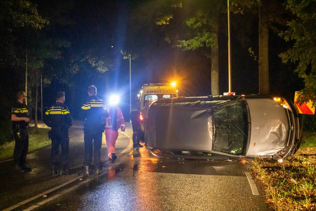 Auto op zijkant door ongeval