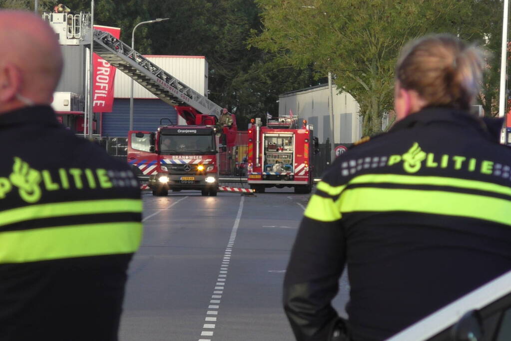 Weg afgesloten door brand