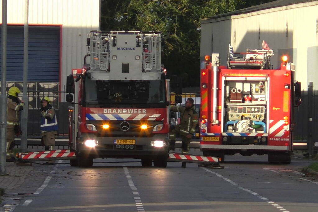 Weg afgesloten door brand