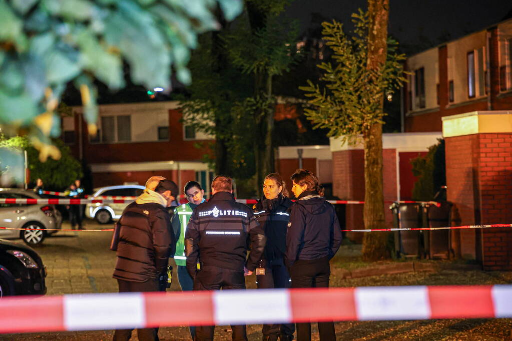 Veel schade na explosie bij woning