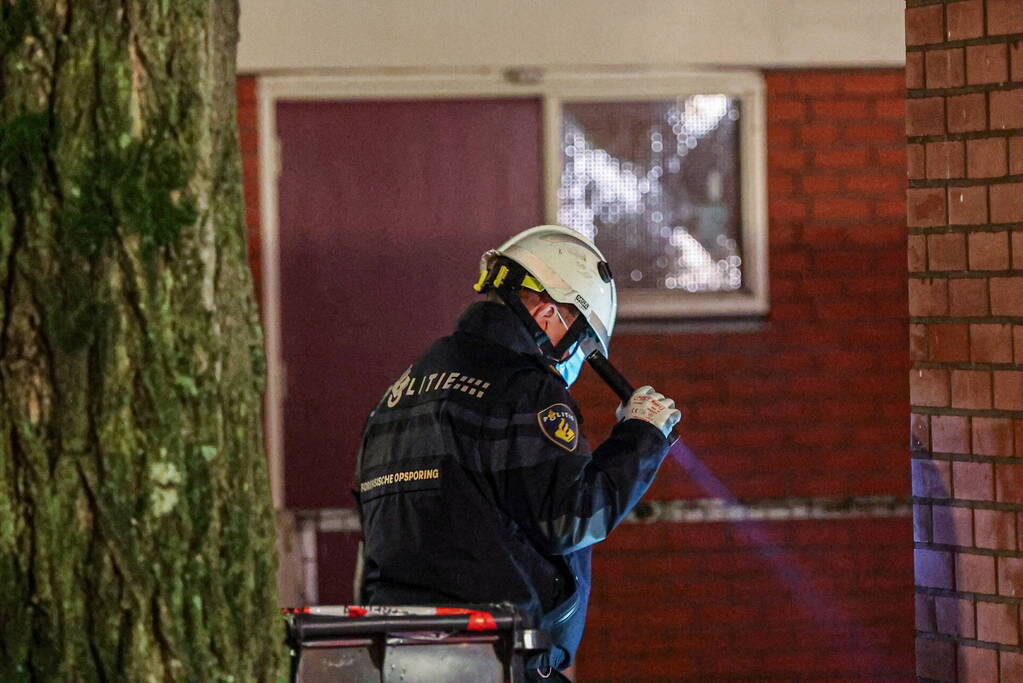 Veel schade na explosie bij woning