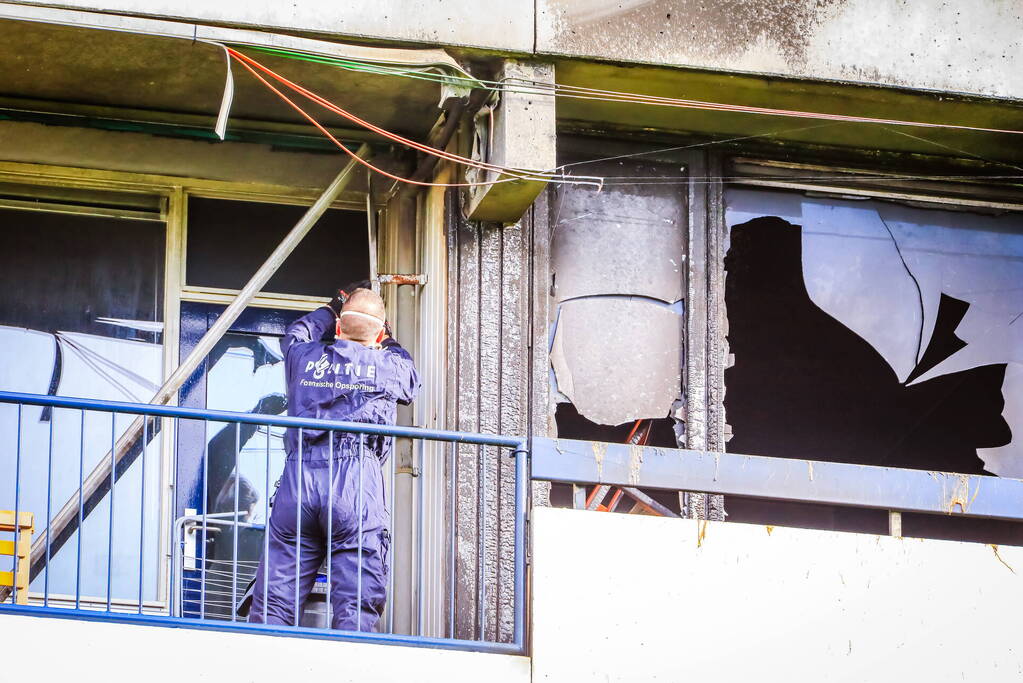 Felle brand zorgt voor veel schade in flatwoning