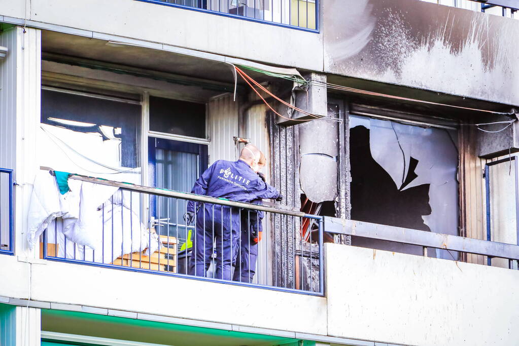 Felle brand zorgt voor veel schade in flatwoning