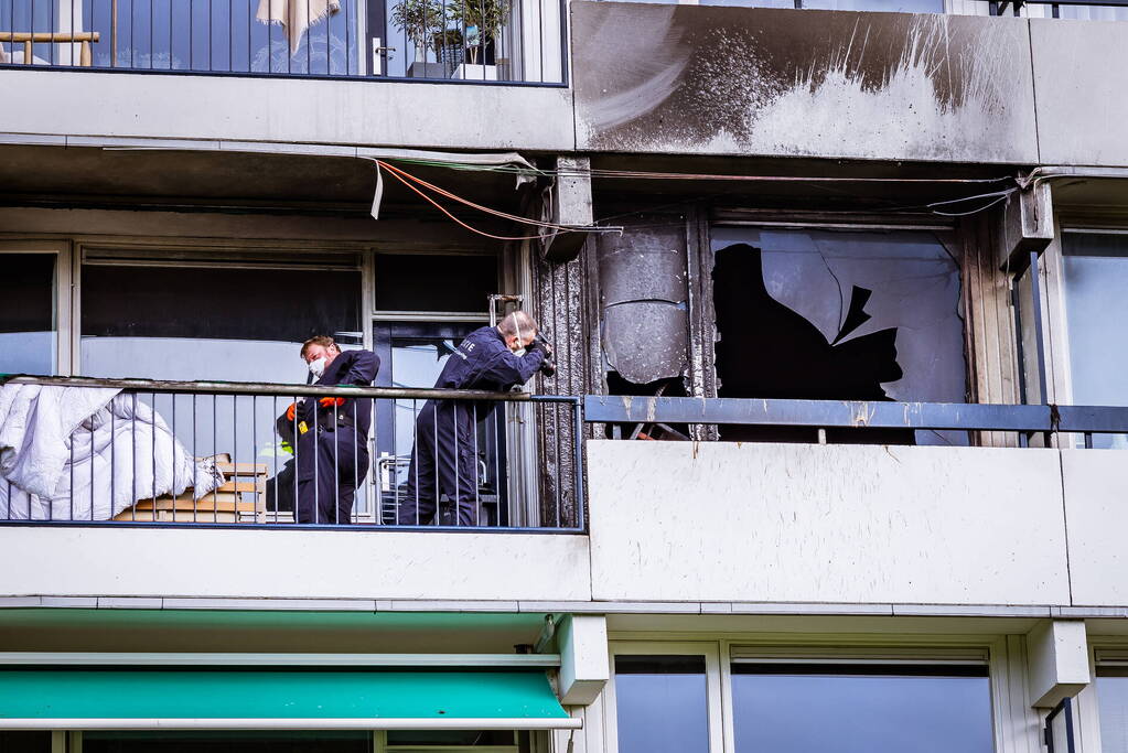 Felle brand zorgt voor veel schade in flatwoning