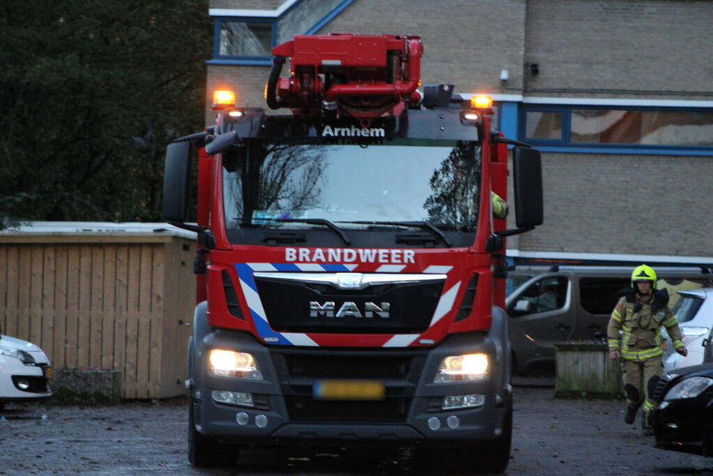 Brandweer controleert flat op mogelijke brand