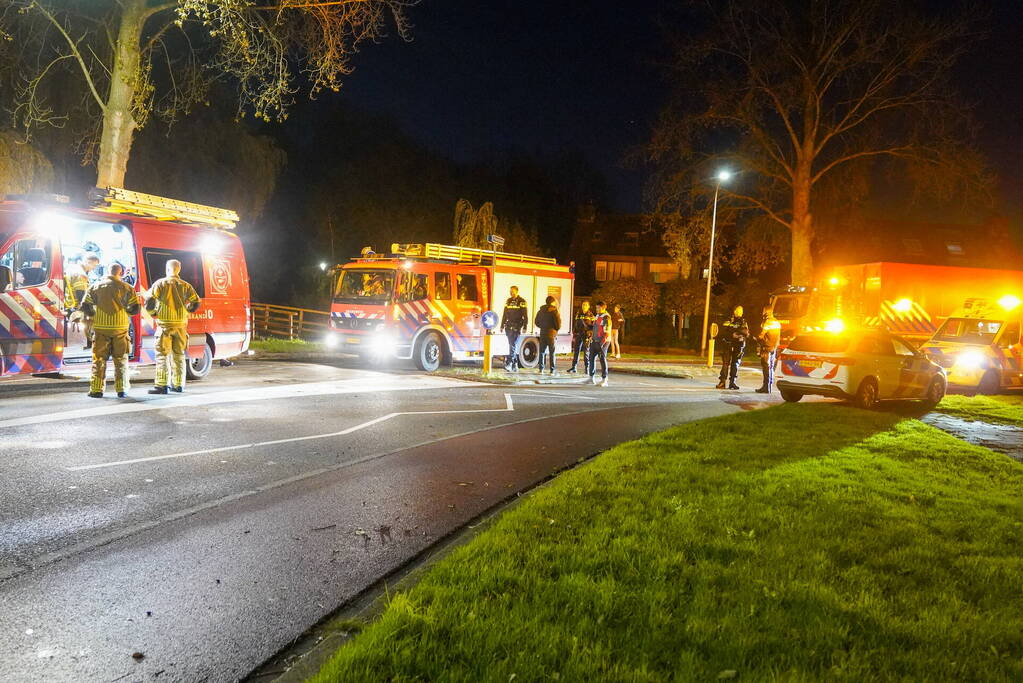 Auto in de bocht te water