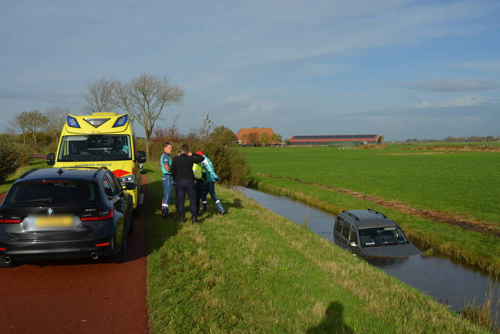 Automobilist belandt in sloot bij eenzijdig ongeval