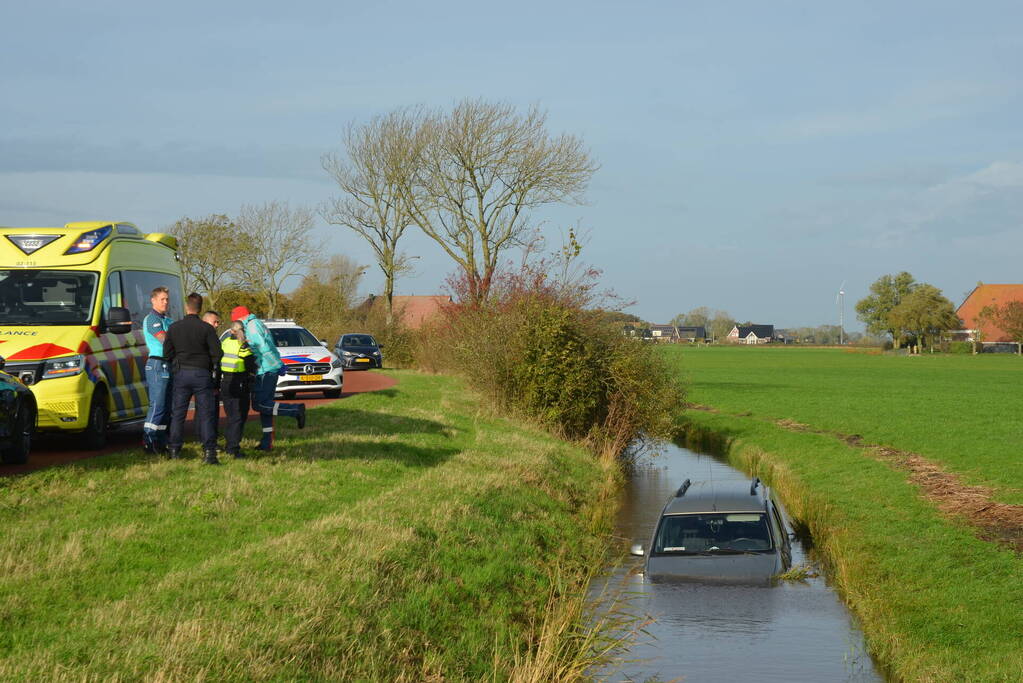 Automobilist belandt in sloot bij eenzijdig ongeval