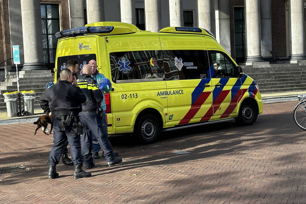 Fietser en auto botsen