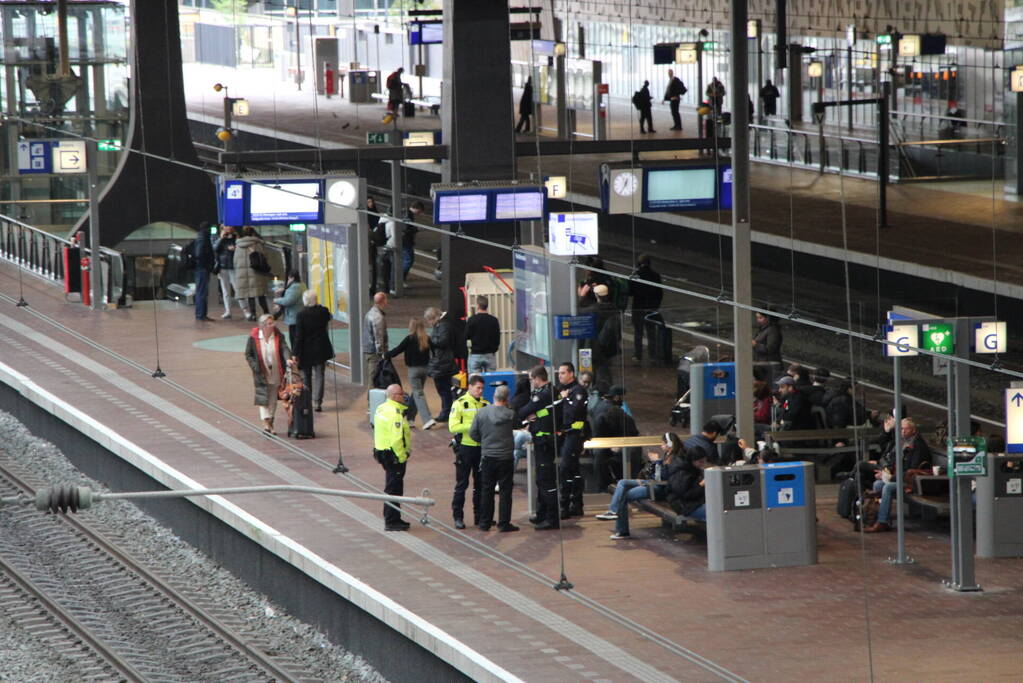 Gestrande reizigers en geen treinen door geknapte bovenleiding