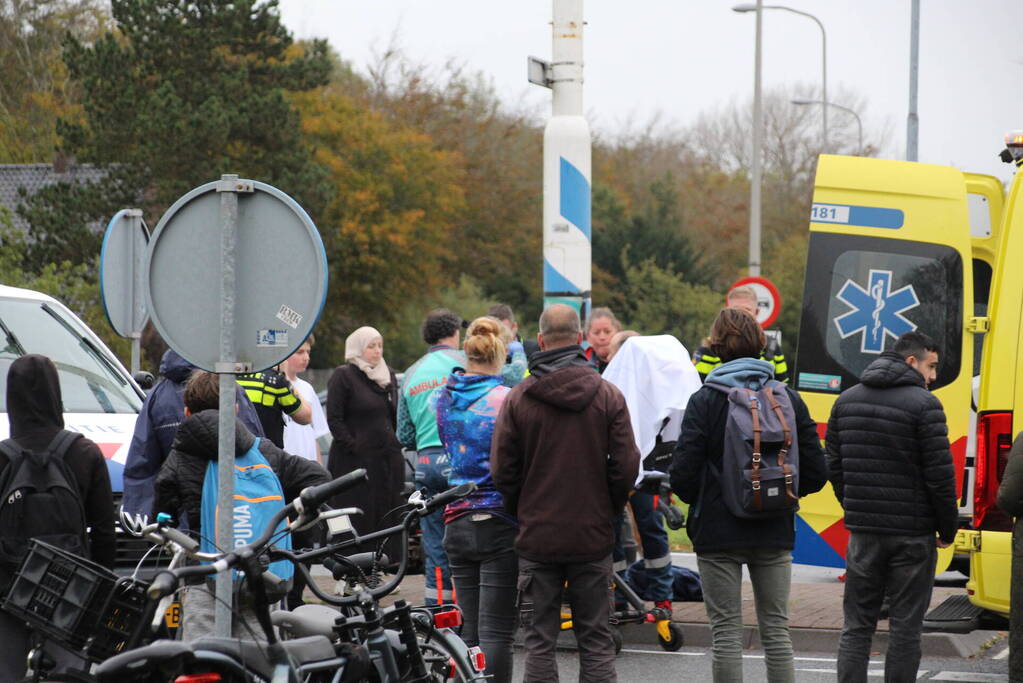 Meerdere voertuigen en scooter betrokken bij aanrijding