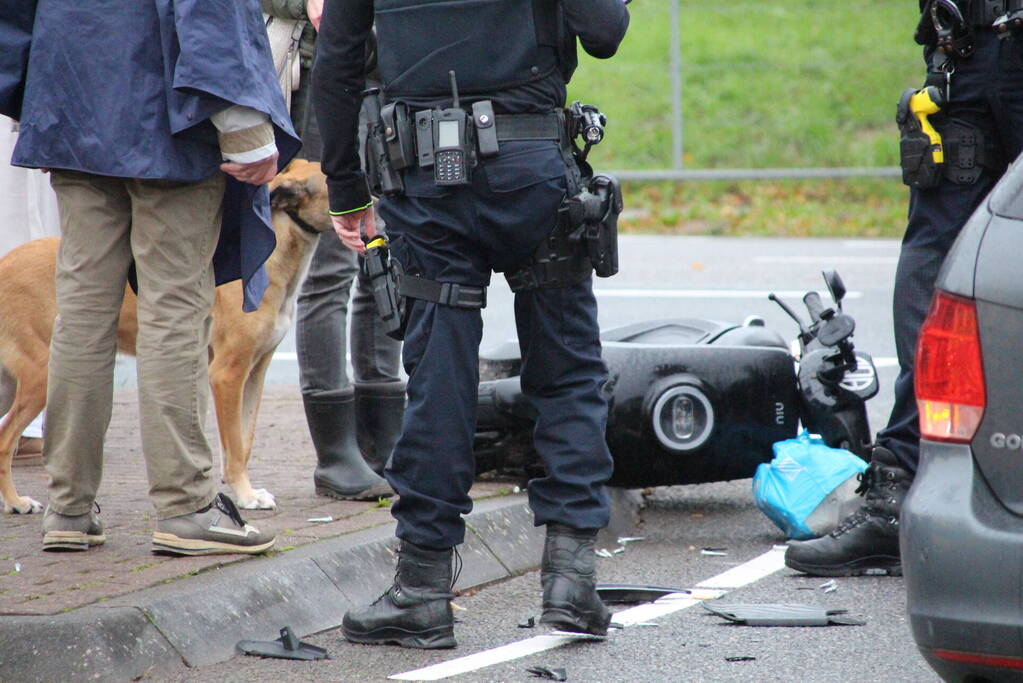 Meerdere voertuigen en scooter betrokken bij aanrijding