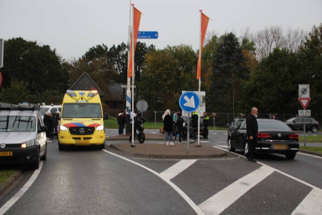 Meerdere voertuigen en scooter betrokken bij aanrijding