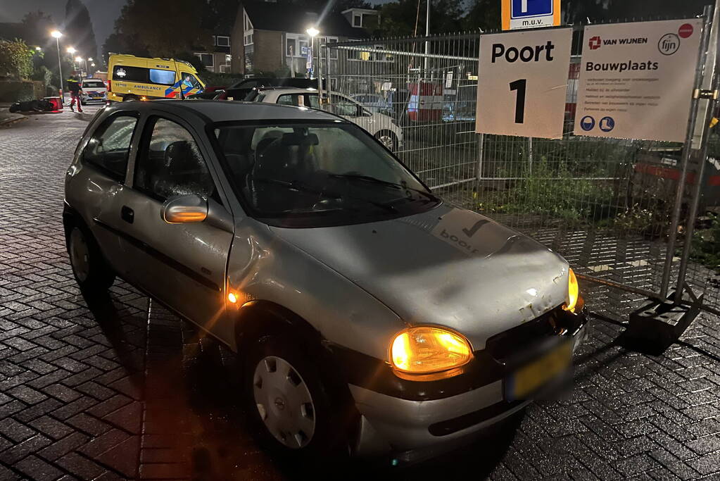 Scooterrijder en automobilist in botsing