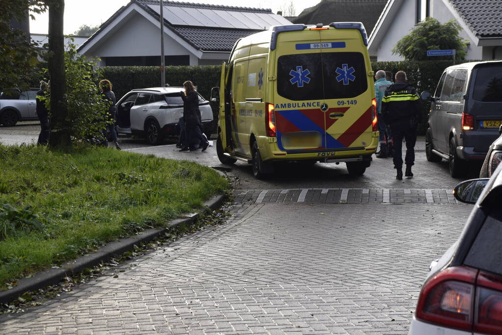 Persoon in rolstoel gewond bij aanrijding