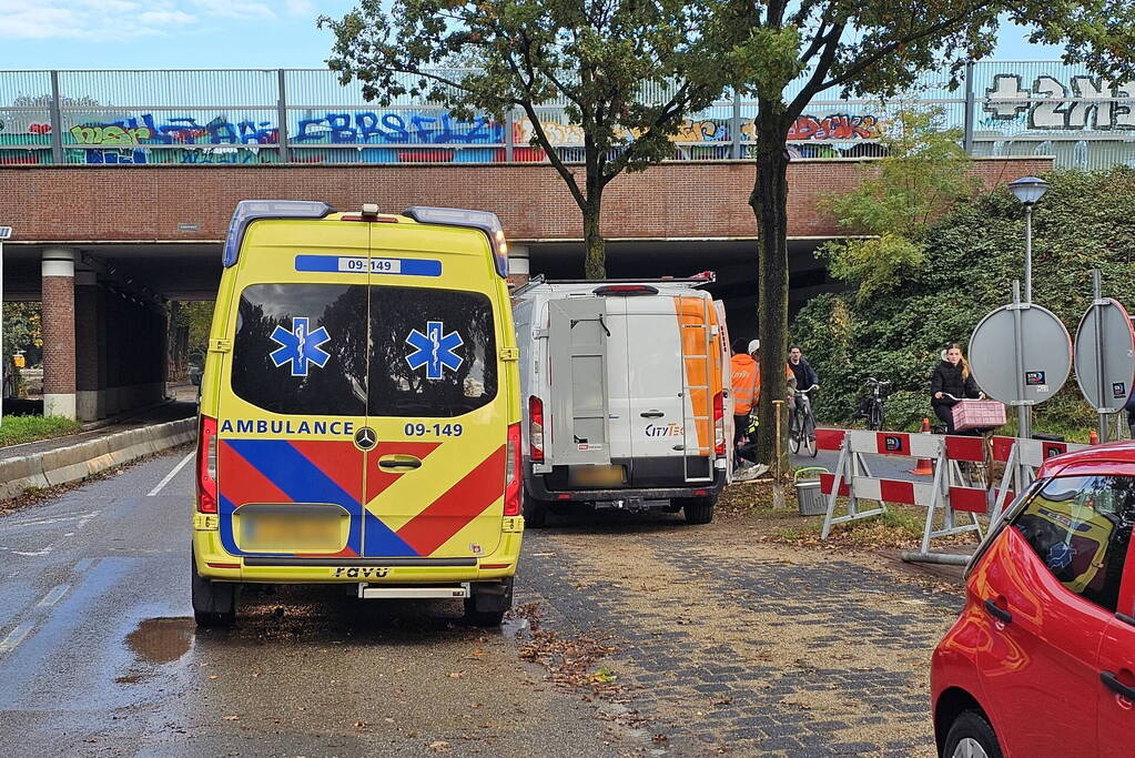 Fietsers frontaal op elkaar, val tot gevolg