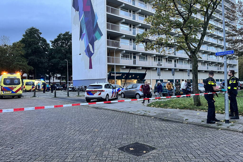 Slachtoffer met spoed naar ziekenhuis na mogelijk steekincident