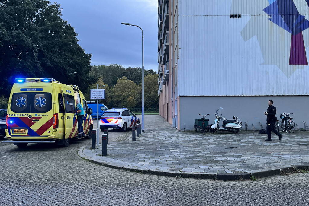 Slachtoffer met spoed naar ziekenhuis na mogelijk steekincident