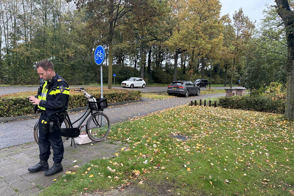 Automobilist en fietser in botsing