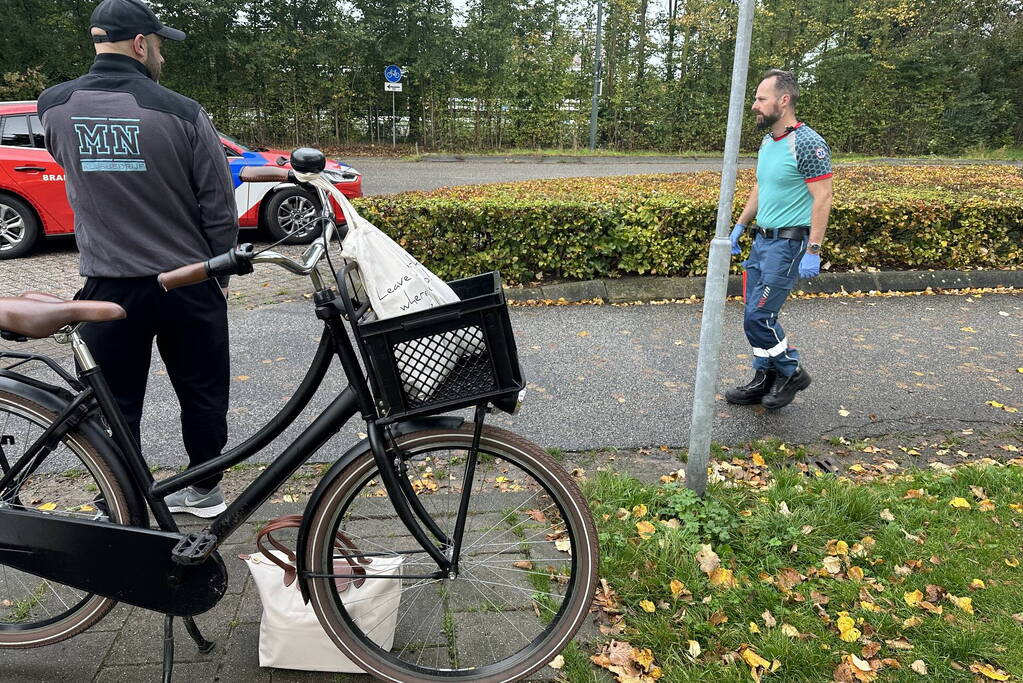 Automobilist en fietser in botsing