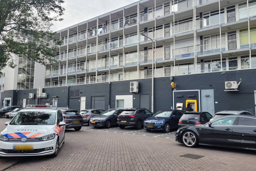 Politie houdt gesignaleerde aan in flat