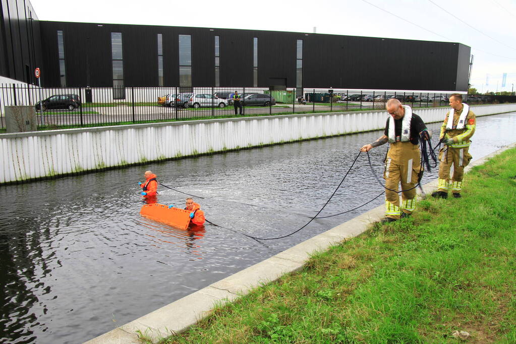 Bloedende zwaan houdt hulpdiensten bezig