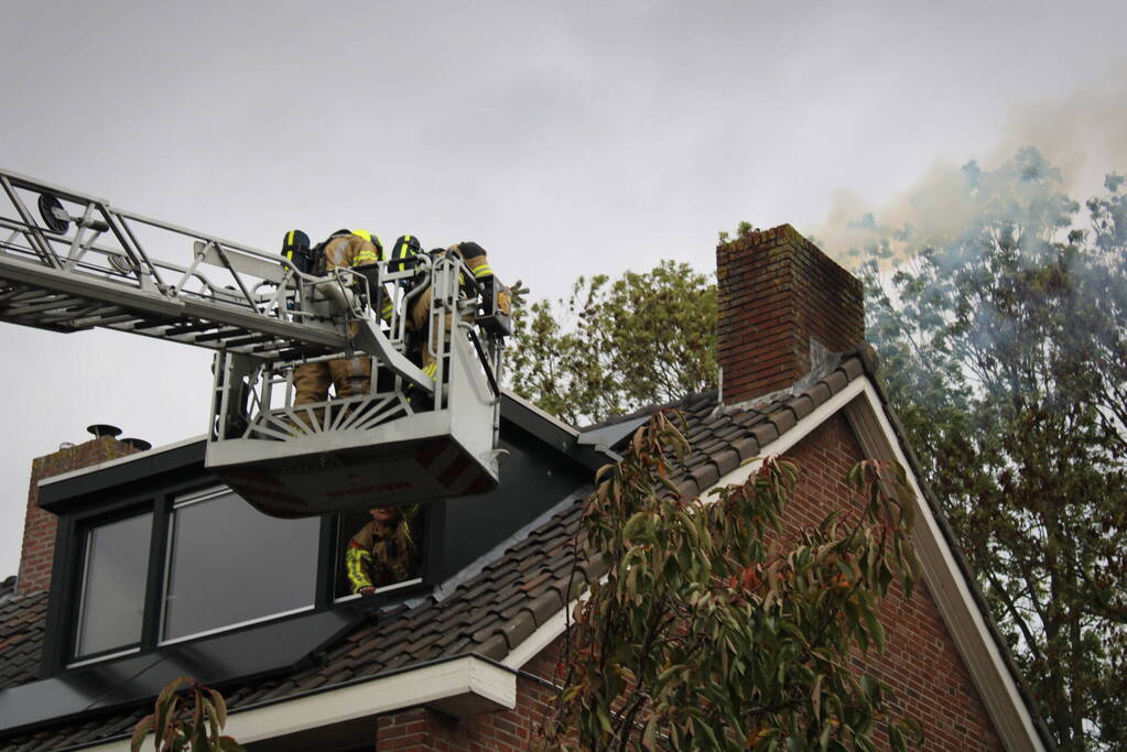 Hevige rookontwikkeling bij schoorsteenbrand