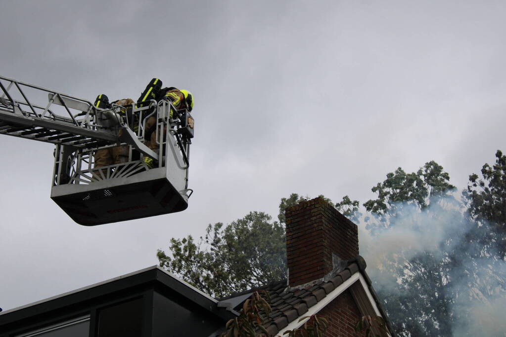 Hevige rookontwikkeling bij schoorsteenbrand