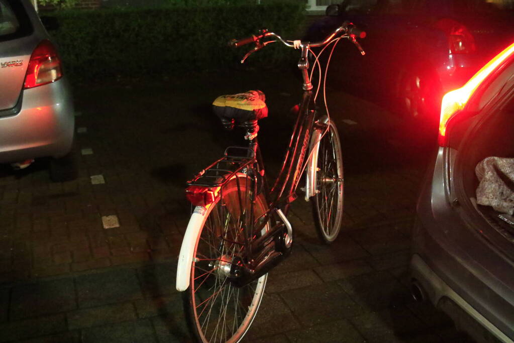 Fietser en bestelbus in botsing