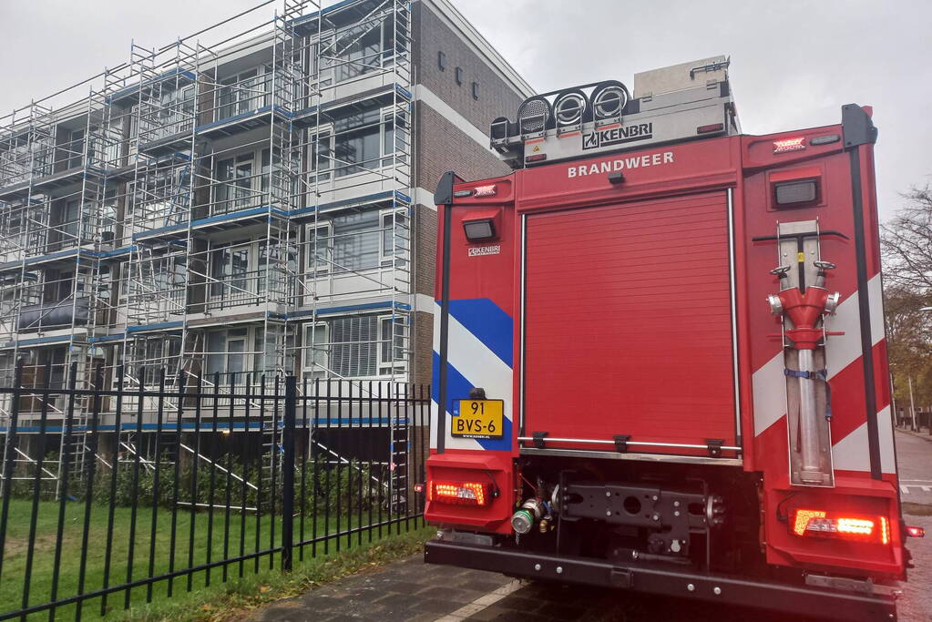 Brandweer ingezet voor losliggende steiger