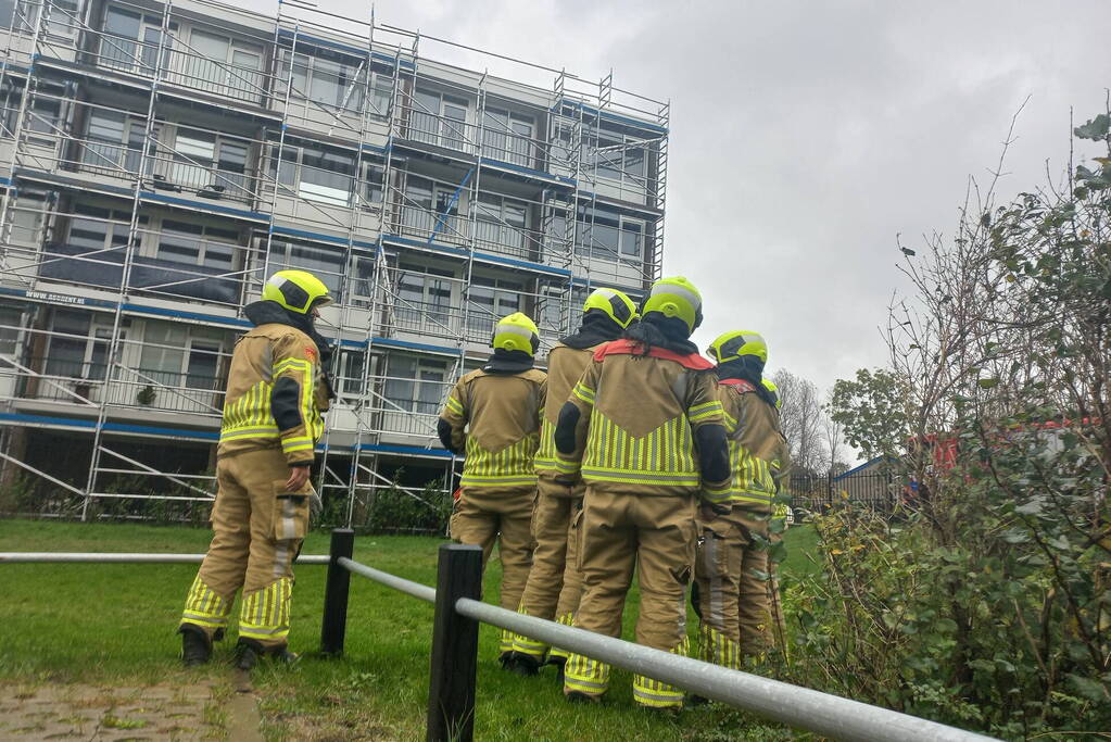 Brandweer ingezet voor losliggende steiger