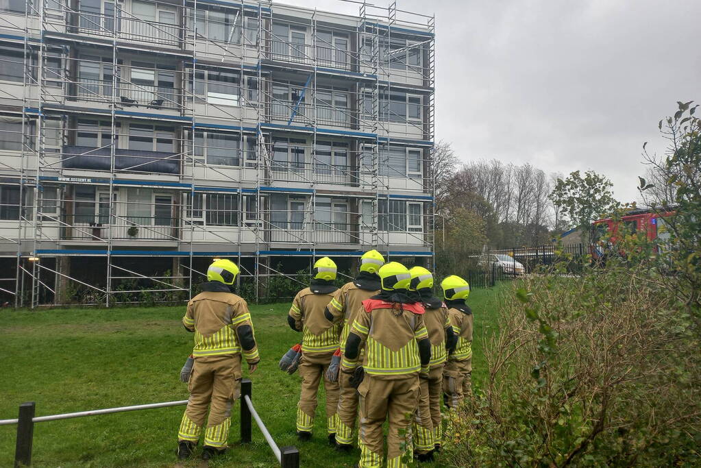 Brandweer ingezet voor losliggende steiger