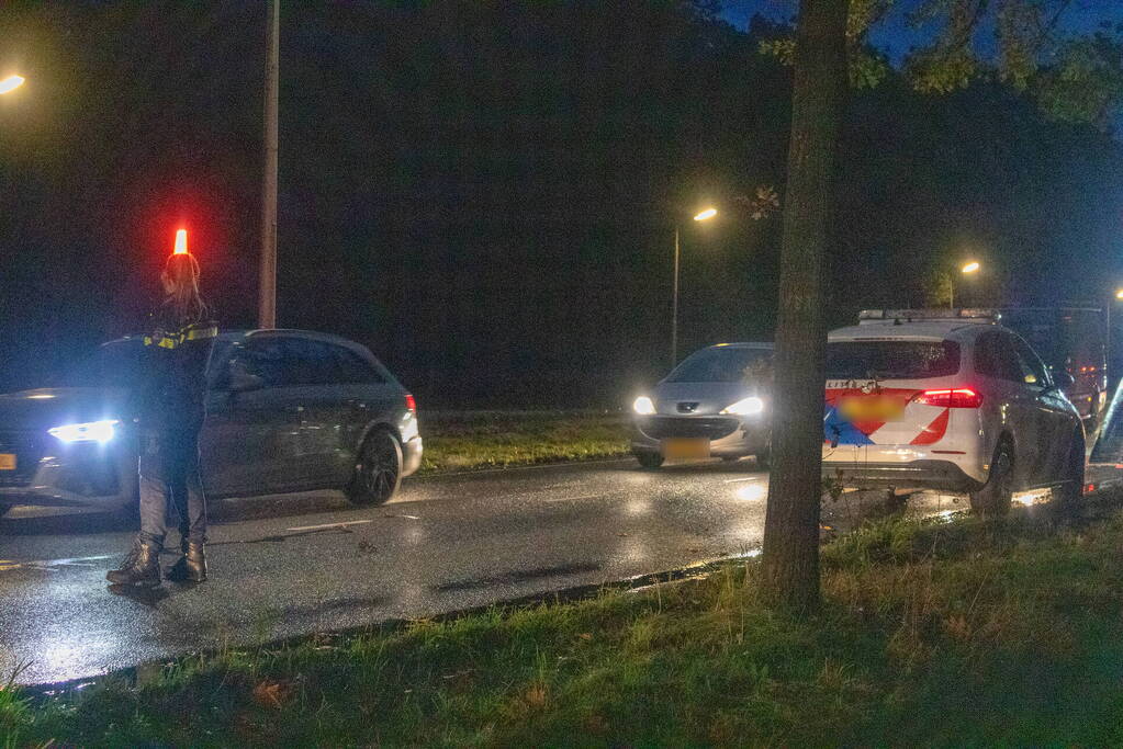 Auto klappen frontaal achterop elkaar