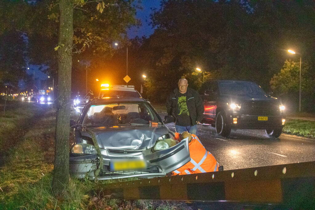 Auto klappen frontaal achterop elkaar