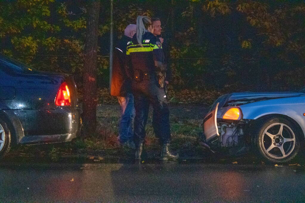 Auto klappen frontaal achterop elkaar