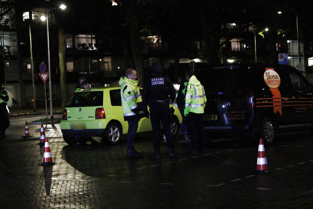 Politie en Douane houden verkeerscontrole