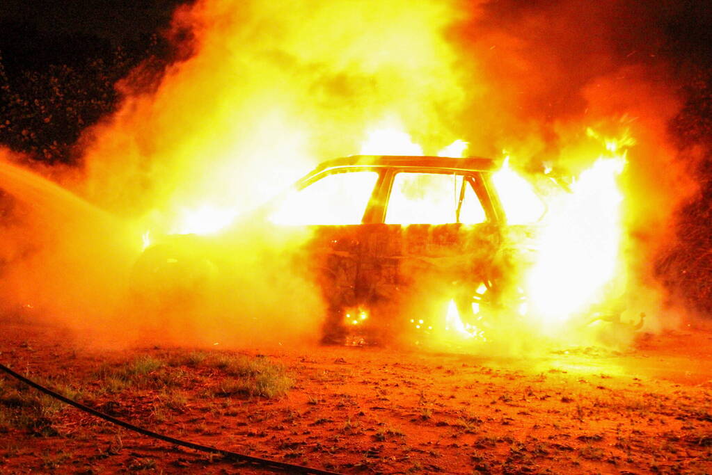 Personenauto volledig uitgebrand