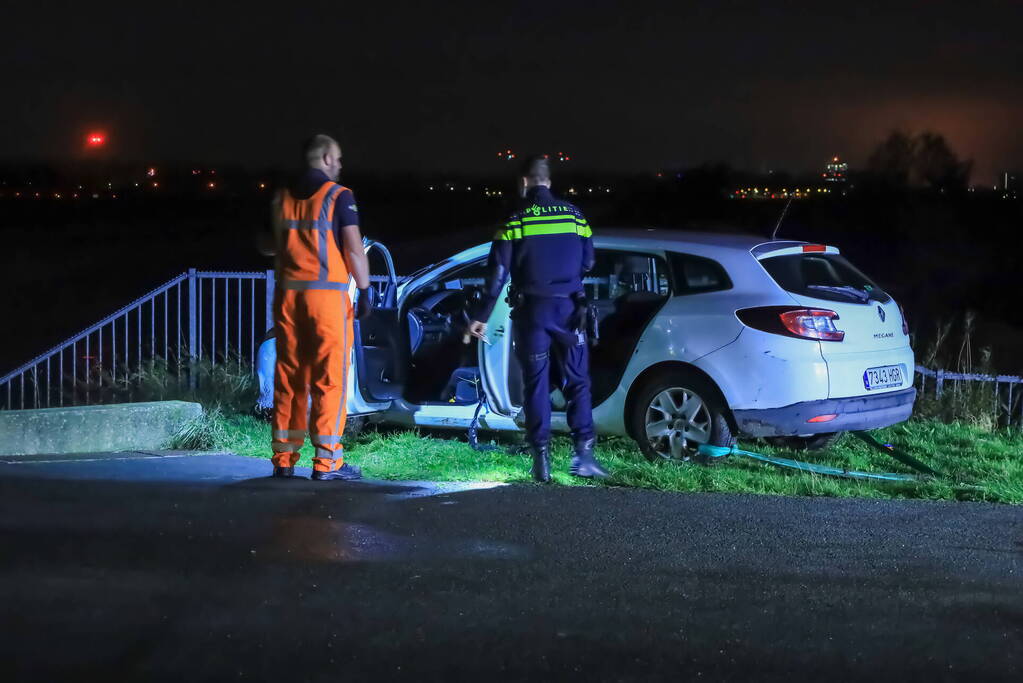 Verlaten voertuig aangetroffen in sloot