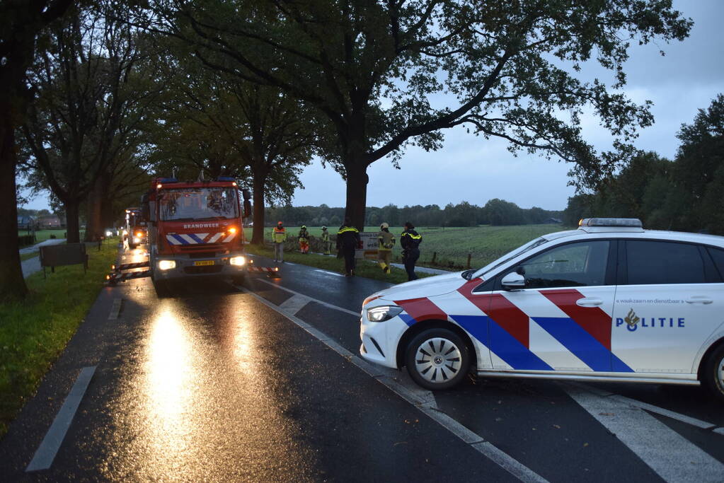 Weg afgesloten door afgebroken tak