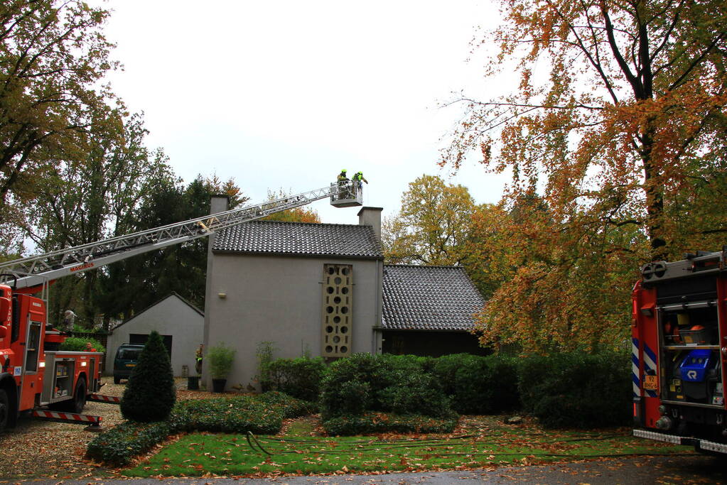 Rookontwikkeling bij brand in schoorsteen