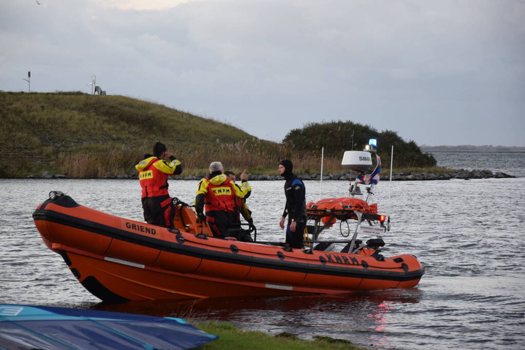 KNRM redt surfer uit Grevelingenmeer